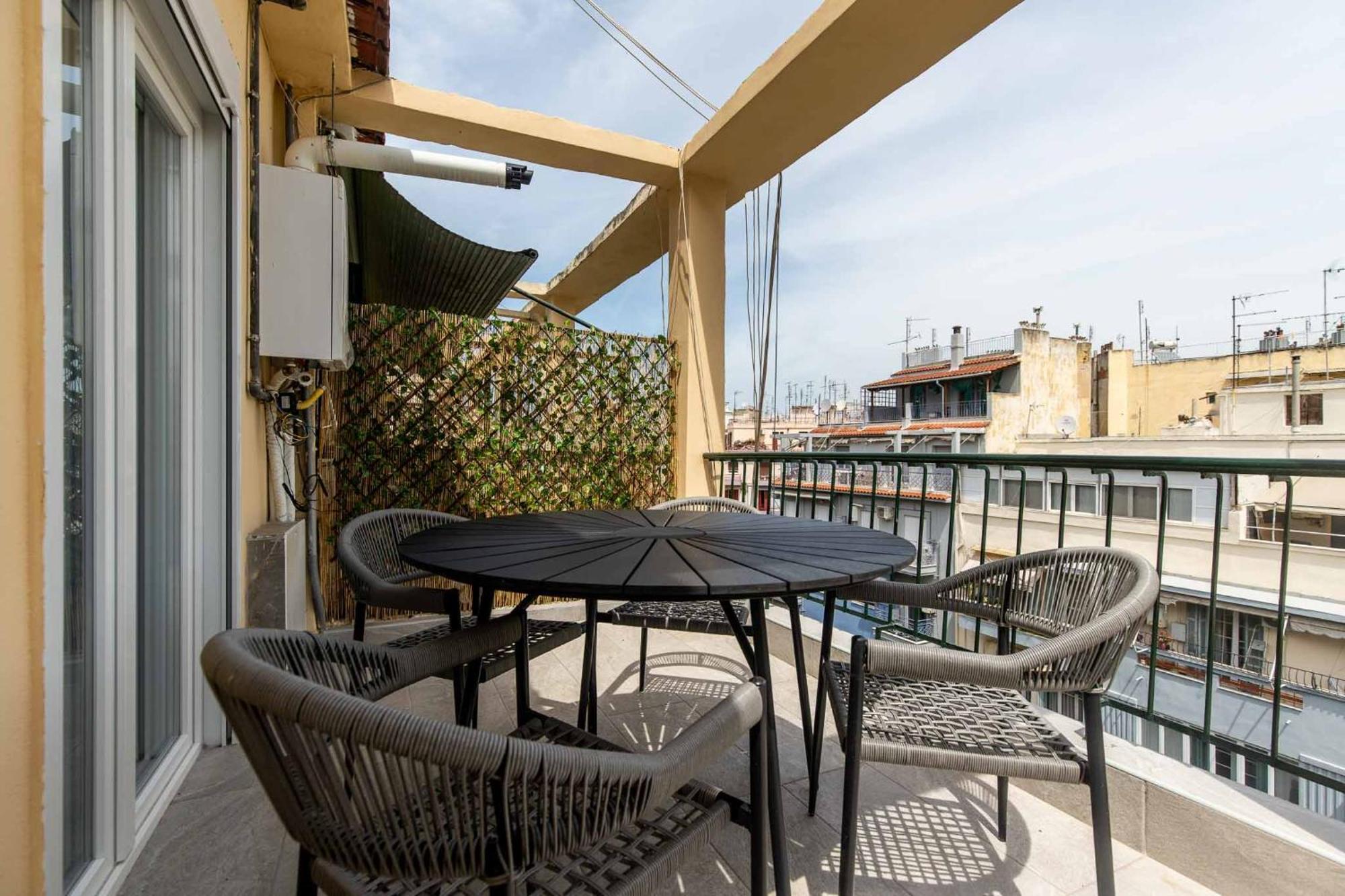 Urban Jungle Apartment Thessaloniki Exterior photo